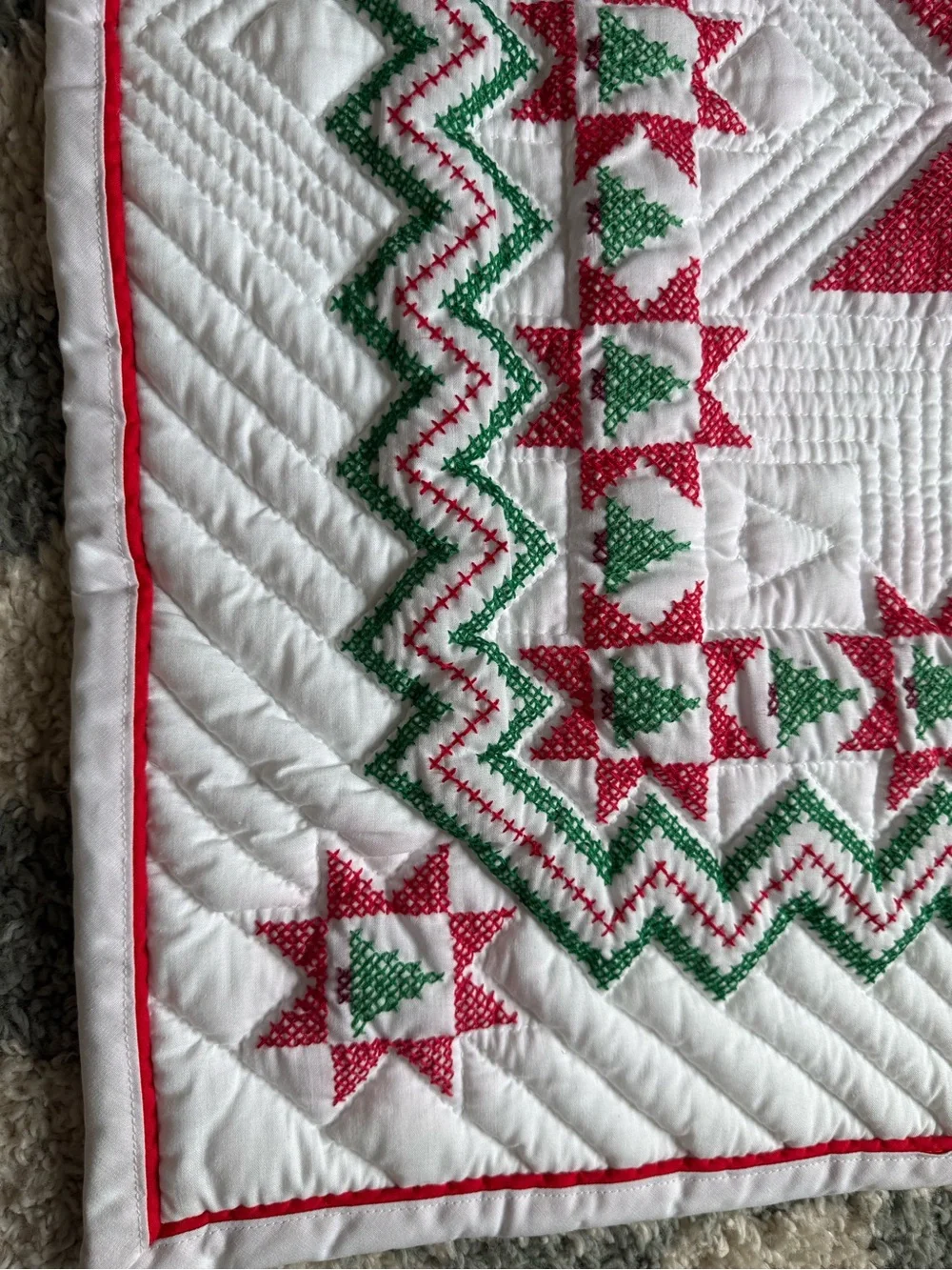 VTG Christmas Tree Star Quilt Holiday Hanging Quilt Mini White Red Green